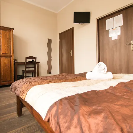 Royal Hostel-2